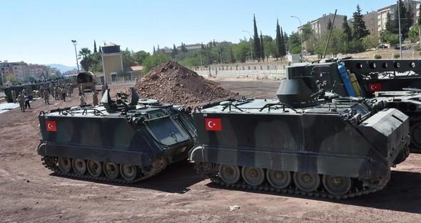 Turkey Sends Special Forces Tanks To Border With Syria