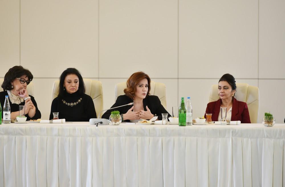 President Ilham Aliyev First Lady Mehriban Aliyeva Meet Culture Art