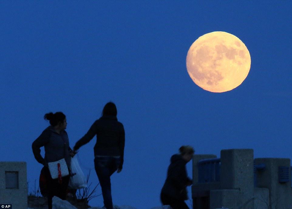 World Witnesses Biggest Supermoon In 68 Years