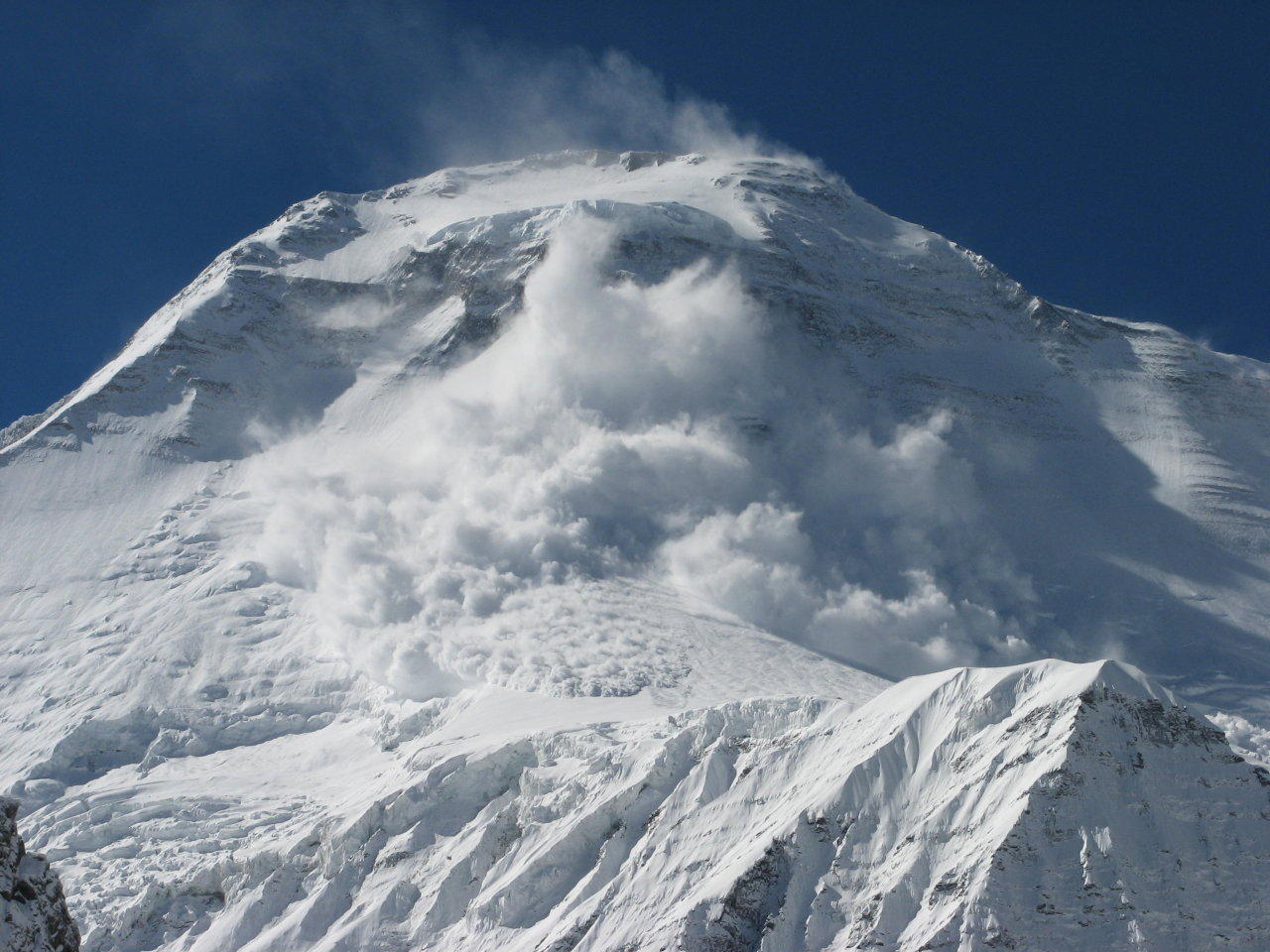 Three die in avalanche in Iran, official included