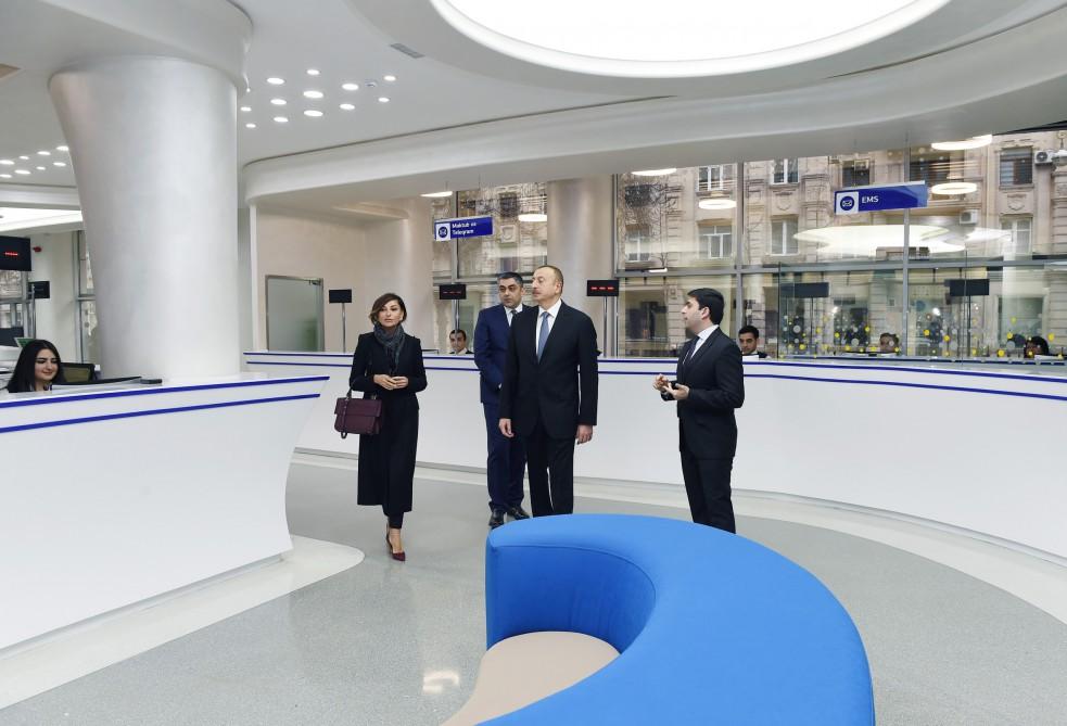 Presidential couple join opening of new service center at branch of Post Office No.1 [UPDATE/ PHOTO]