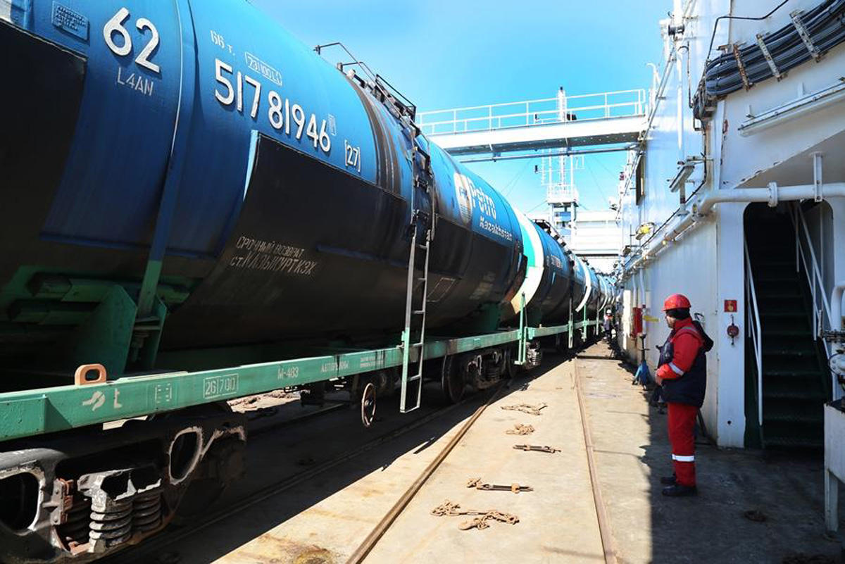 Azerbaijan receives first cargo from Kazakhstan’s Kuryk port [PHOTO]