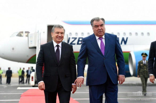 Shavkat Mirziyoyev arrives in Dushanbe for CIS meeting