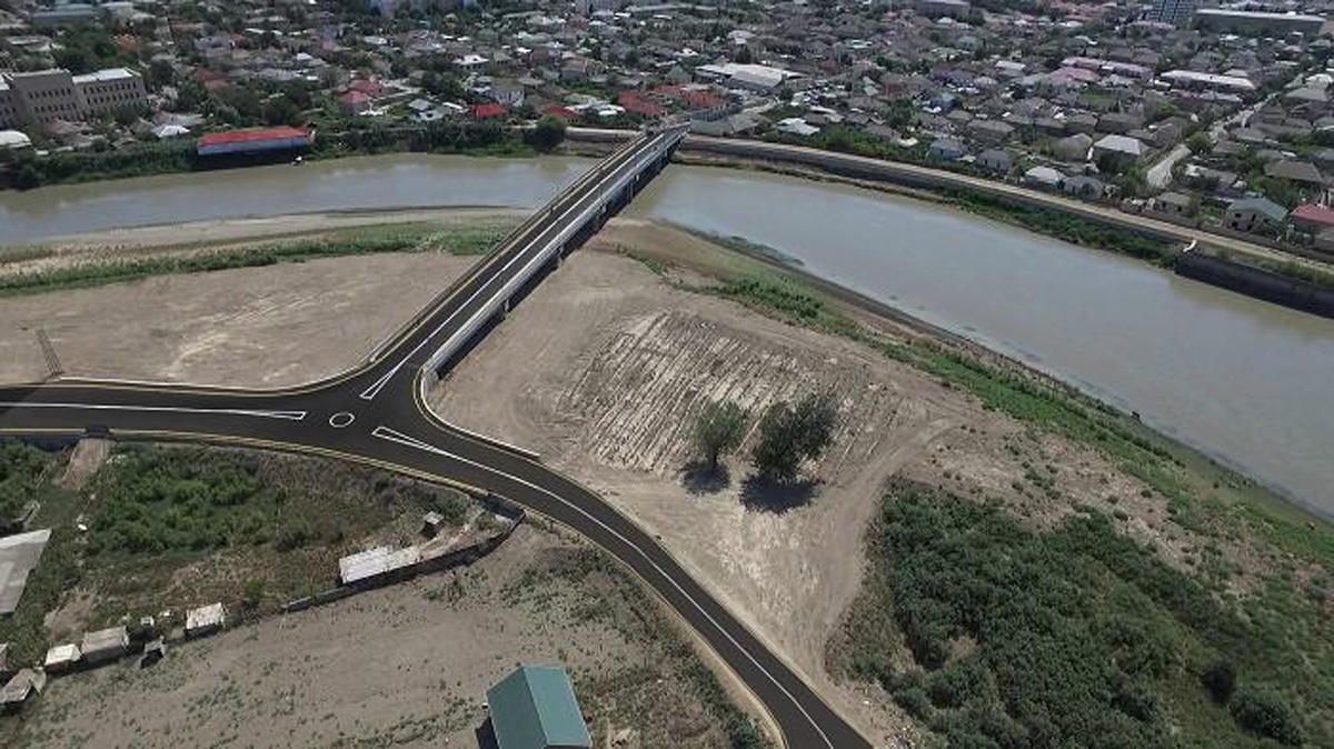 Azerbaijan opens bridge on highway to Iran [PHOTO]