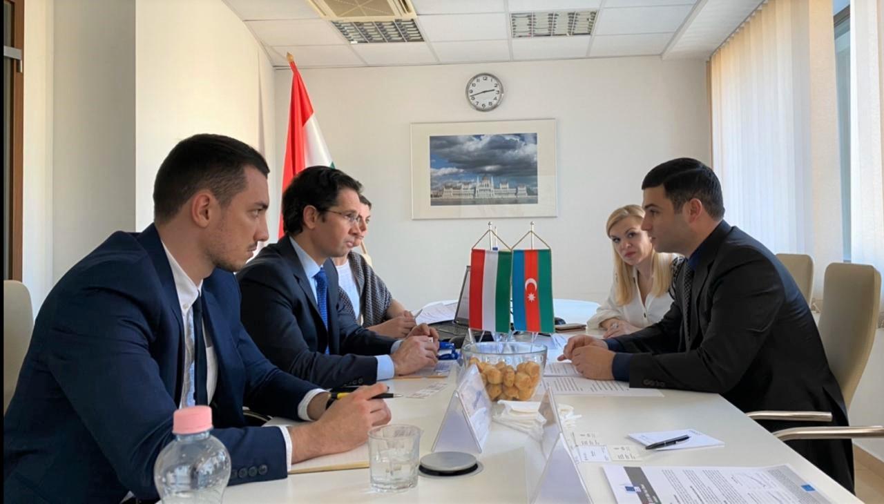 Azerbaijan, Hungary mull co-op in small, medium-sized businesses [PHOTO]