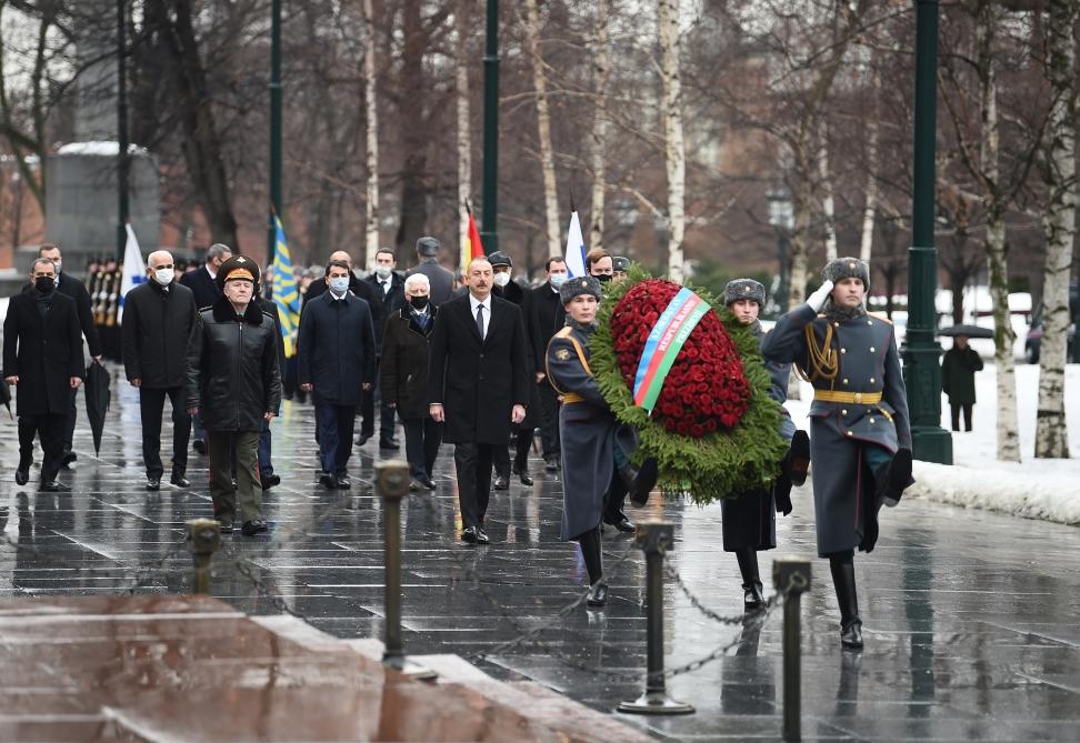 President visited tomb of unknown soldier in Moscow [PHOTO]