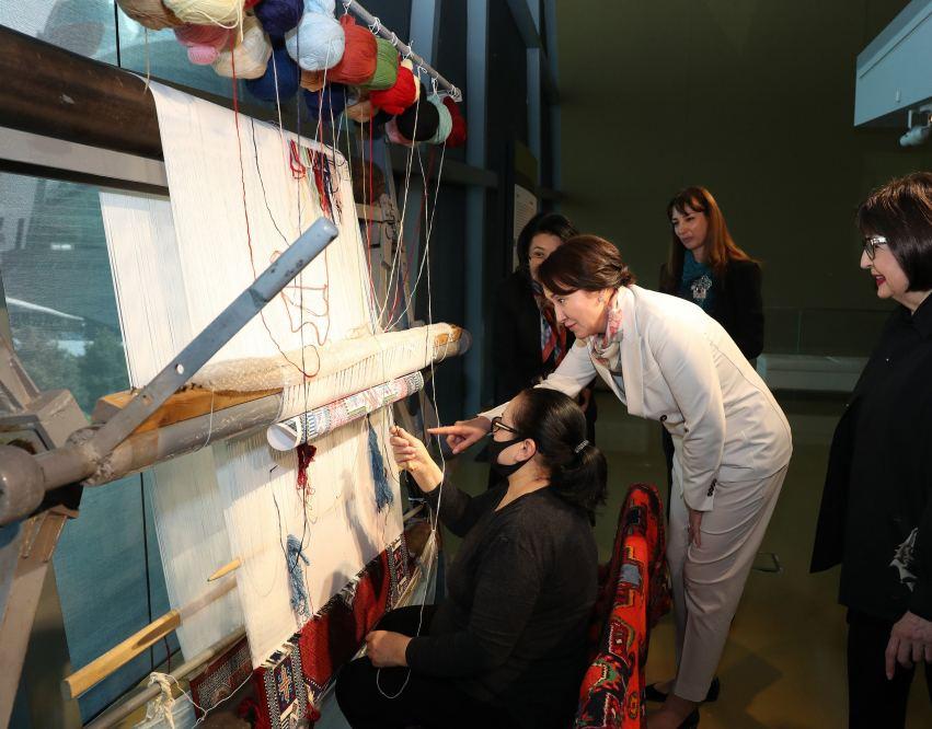 Kyrgyz first lady Aigul Japarova visits Azerbaijan National Carpet Museum [PHOTO]