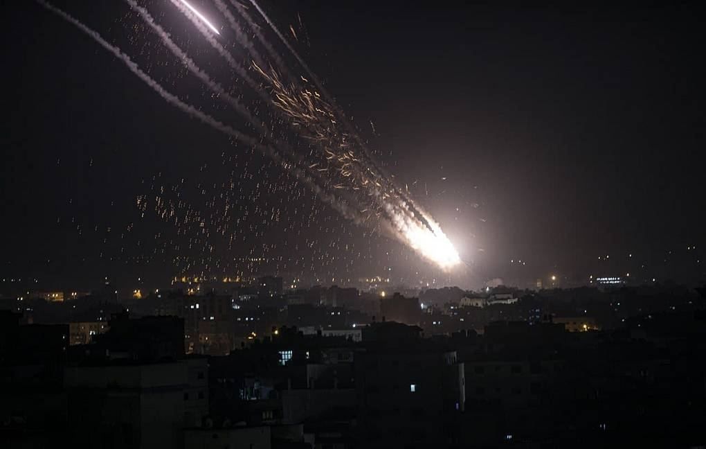 Israel launches missile attacks on Syria