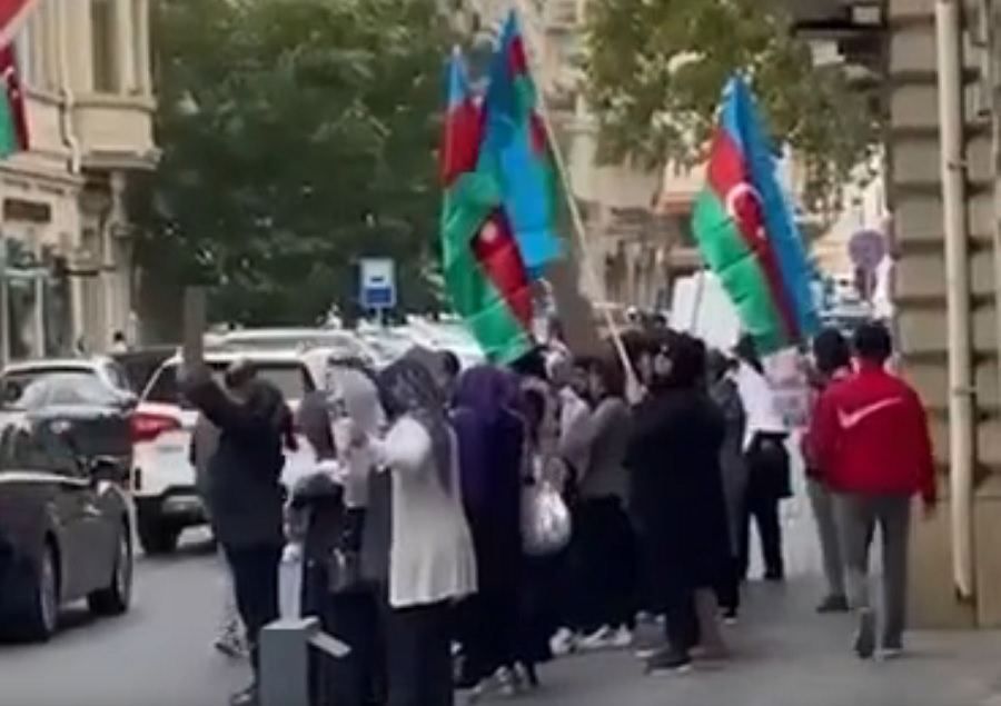 Protest rally held in front of French Embassy in Baku [VIDEO]