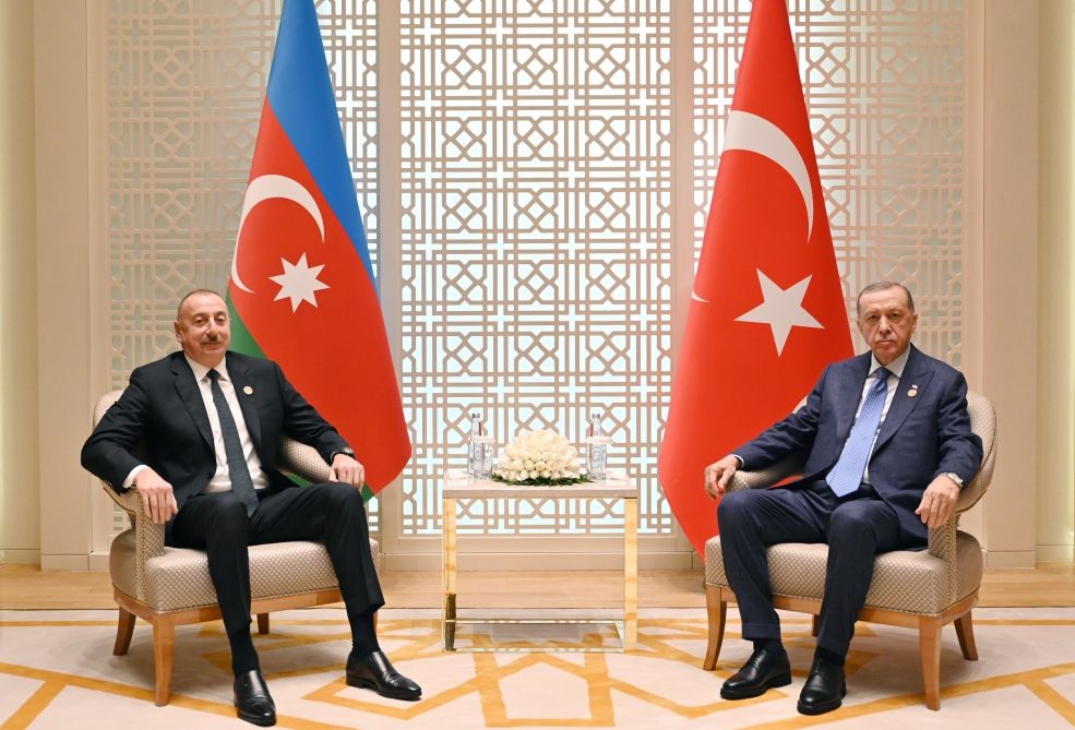 Azerbaijani & Turkiye presidents meet in Turkmenbashi [PHOTO]