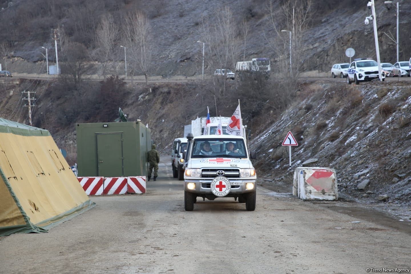 ICRC cars freely pass along Azerbaijan's Lachin road [PHOTO/VIDEO]