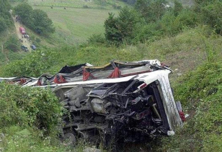 Mexico bus plunges off cliff, at least 18 die