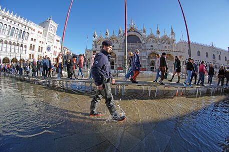 Venice may get cable car from airport to centre