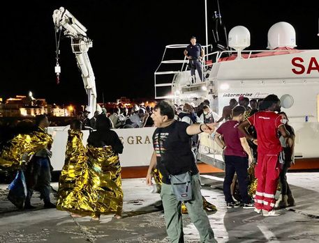 Lampedusa hotspot under fresh pressure after 6 more landings