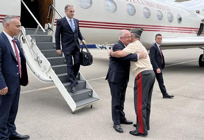 Turkish national Defence Minister arrives in Baku [PHOTOS]