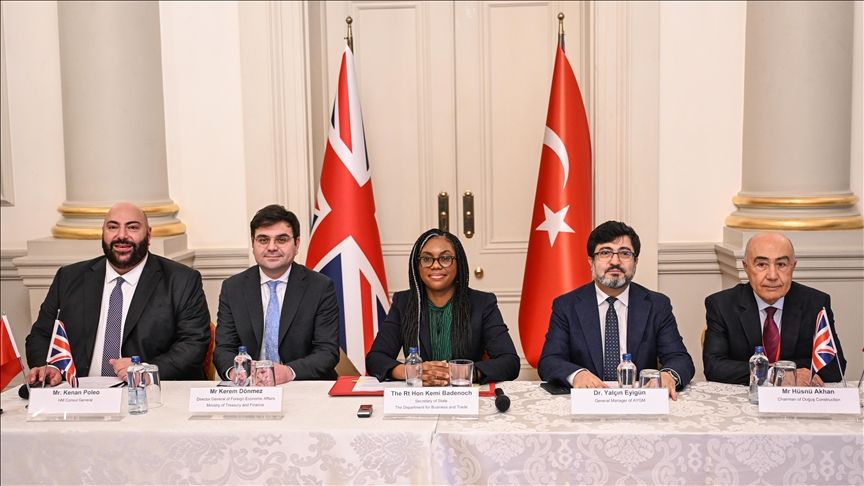 Türkiye, UK sign $1.3B financing deal for new railway line