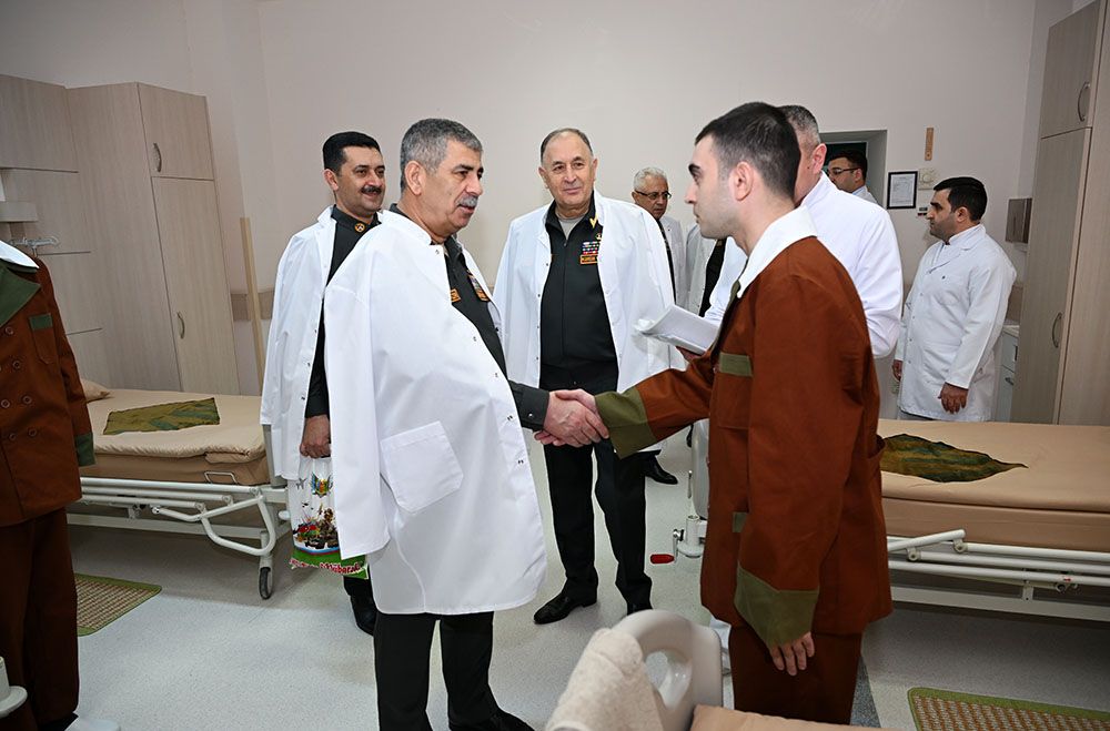 Azerbaijani military top brass visits hospital on Novruz holiday  [PHOTOS/VIDEO]