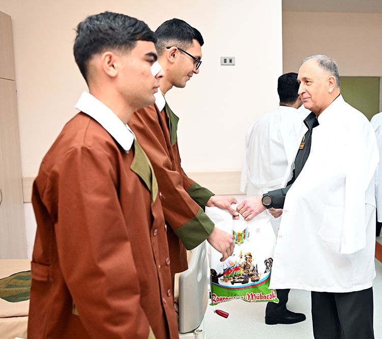 Leadership of Azerbaijan Defense Ministry visits military hospital