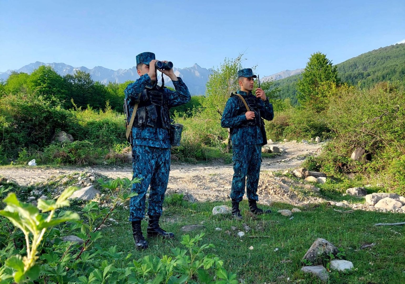 Azerbaijan's State Border services report on violations in last month