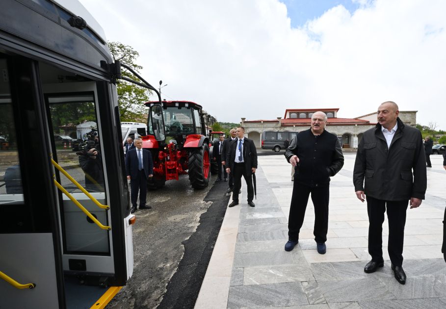 President Ilham Aliyev and President Aleksandr Lukashenko view bus jointly manufactured by Azerbaijan, Belarus [PHOTOS]