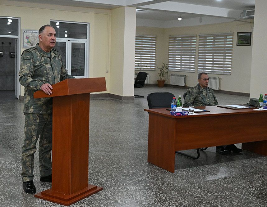 Ministry of Defense leadership holds meeting with military officials