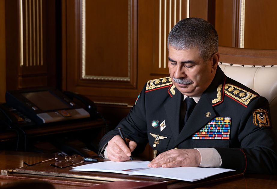 Azerbaijani Defence Minister expresses condolences to Iranian side