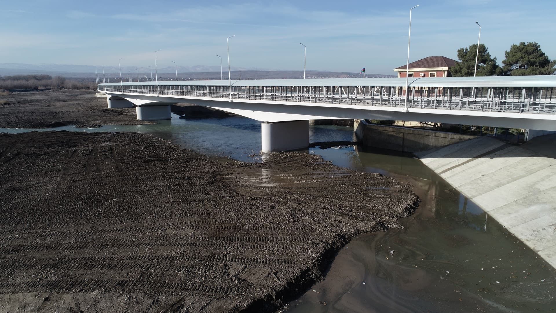 Azerbaijan approves operational guidelines for Samur River Bridge