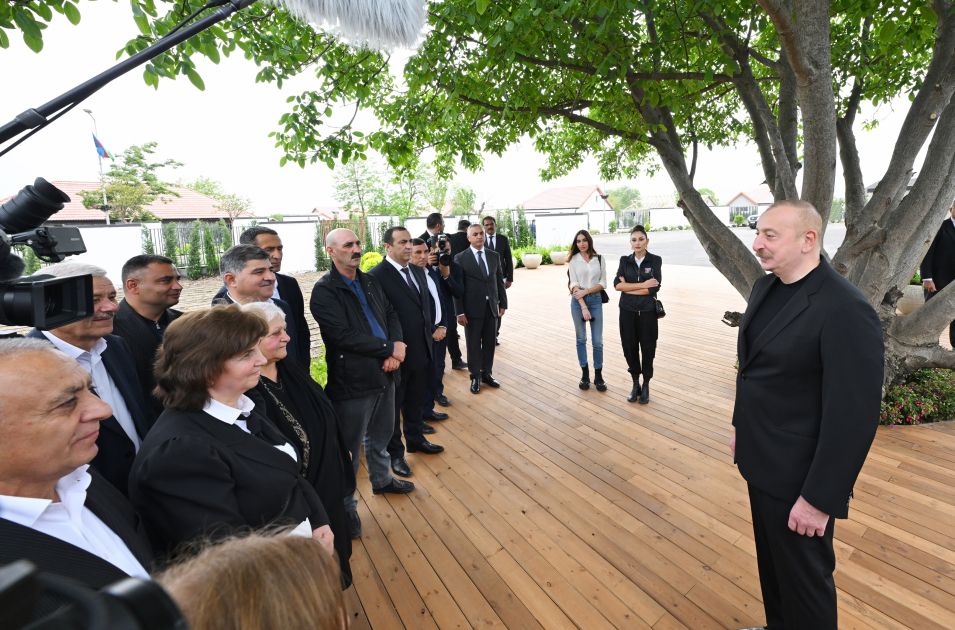 President Ilham Aliyev and First Lady Mehriban Aliyeva met with residents who relocated to Khojaly city [PHOTOS]