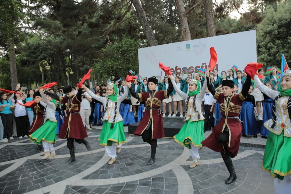 Young talents delight Baku residents with open-air show [PHOTOS]