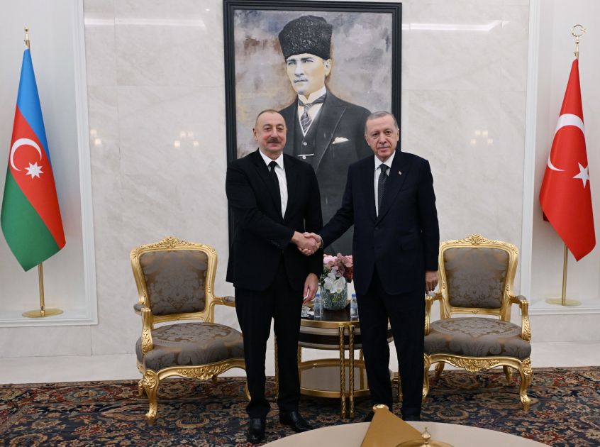 Azerbaijani, Turkish Presidents meet at Ankara Esenboga Airport [PHOTOS/VIDEO]