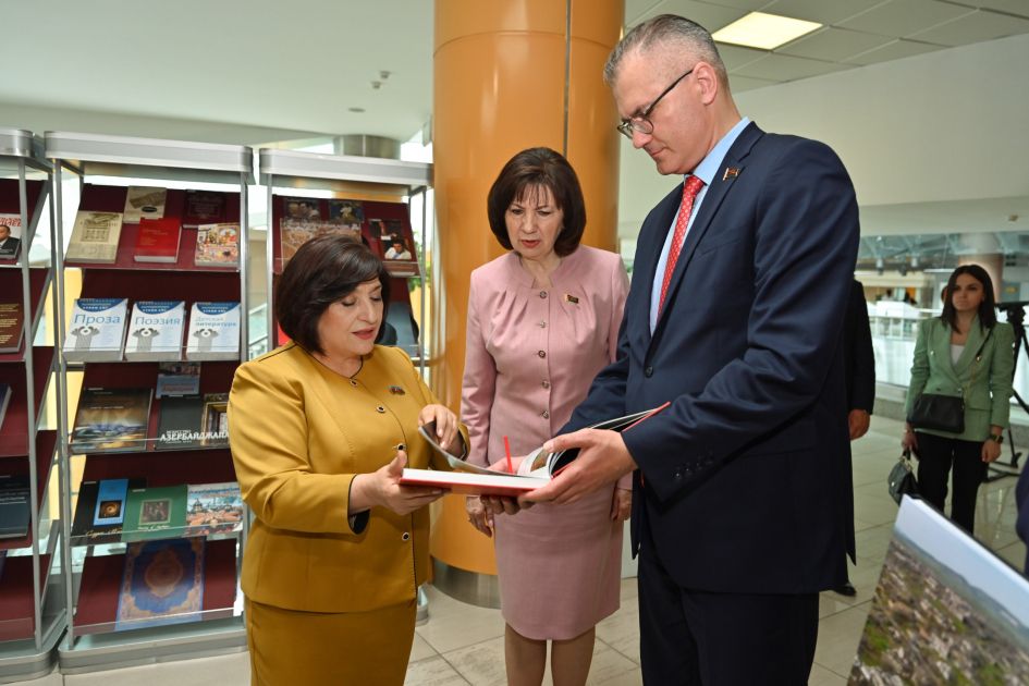 Azerbaijani Parliament Speaker leads delegation to National Library of Belarus [PHOTOS]