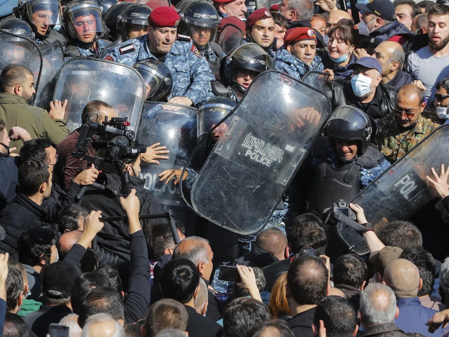 Police get injured in protests near Armenian parliament
