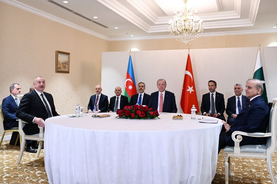 Trilateral meeting between presidents of Azerbaijan, Turkiye and Pakistan's Prime Minister kicks off in Astana [PHOTOS/VIDEO]