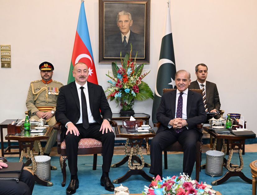 Azerbaijani President holds meeting with Pakistan's Prime Minister in limited format in Islamabad [PHOTO/VIDEO]