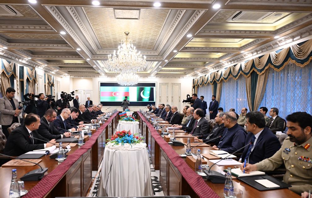 President Ilham Aliyev holds expanded meeting with Pakistan's PM Muhammad Shehbaz Sharif in Islamabad [PHOTOS/VIDEO]