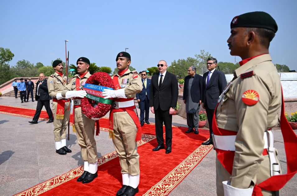 President Ilham Aliyev visits national monument in Islamabad [PHOTOS/VIDEO]