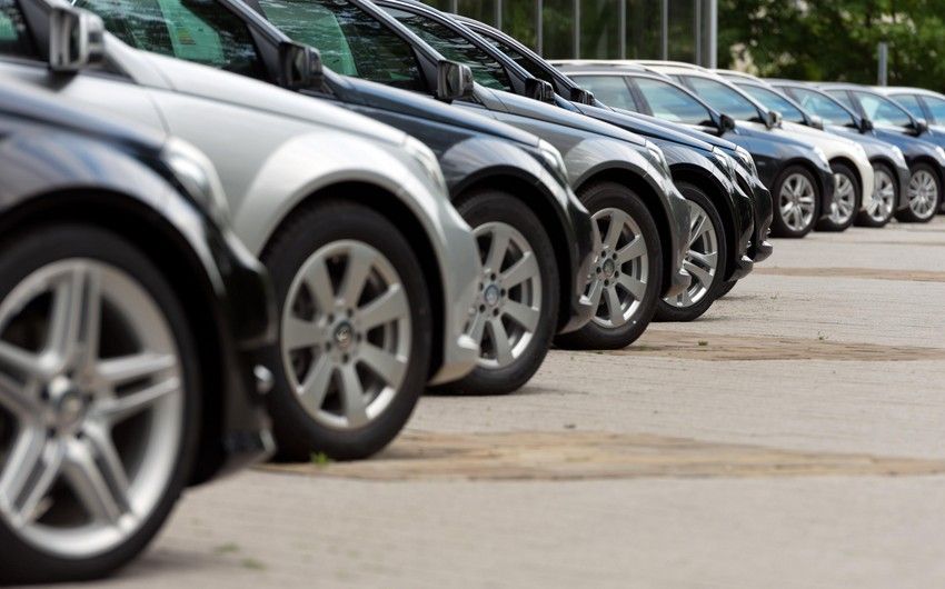 Azerbaijan reduces car imports