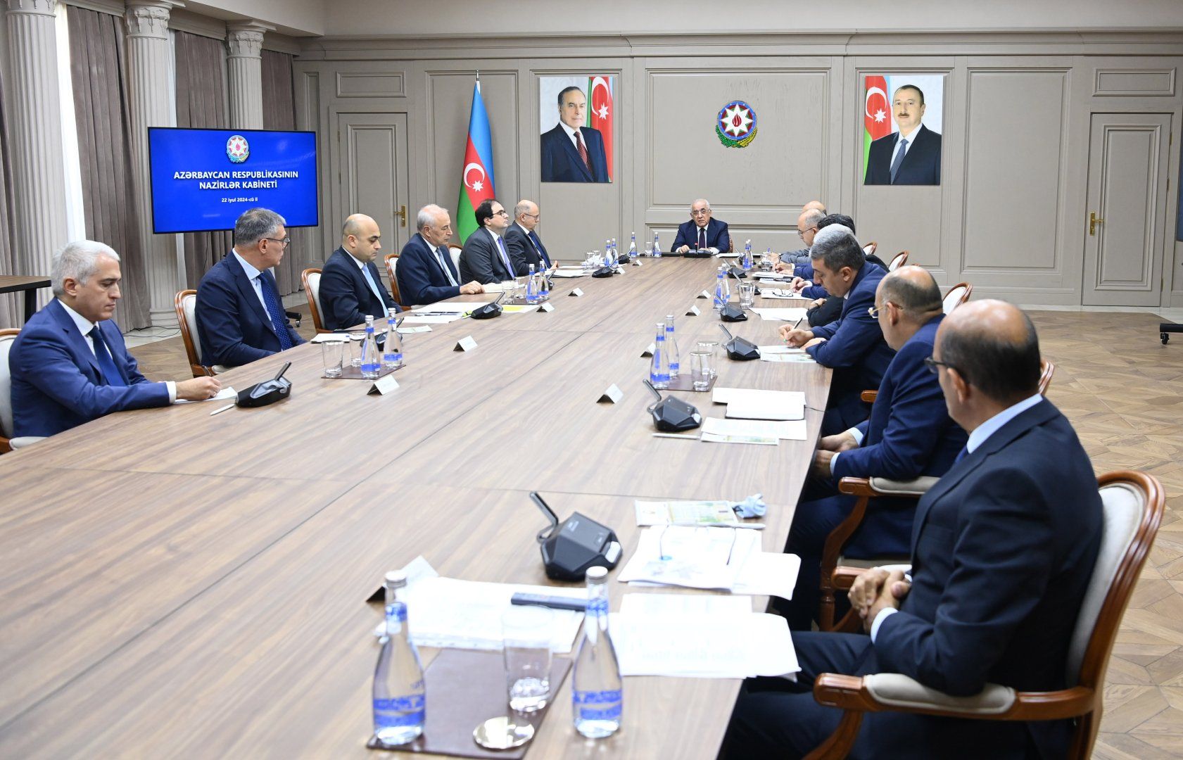 PM Asadov leads meeting on winter heat supply preparation