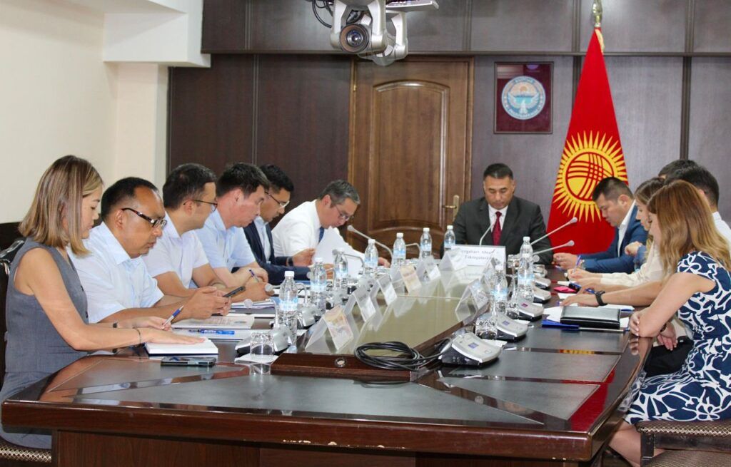 Kyrgyzstan and EBRD discuss major transport projects and climate resilience initiatives