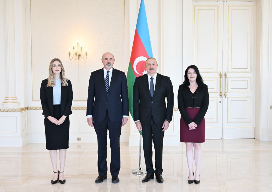 President Ilham Aliyev receives credentials of incoming ambassador of Australia to Azerbaijan [PHOTOS/VIDEO]