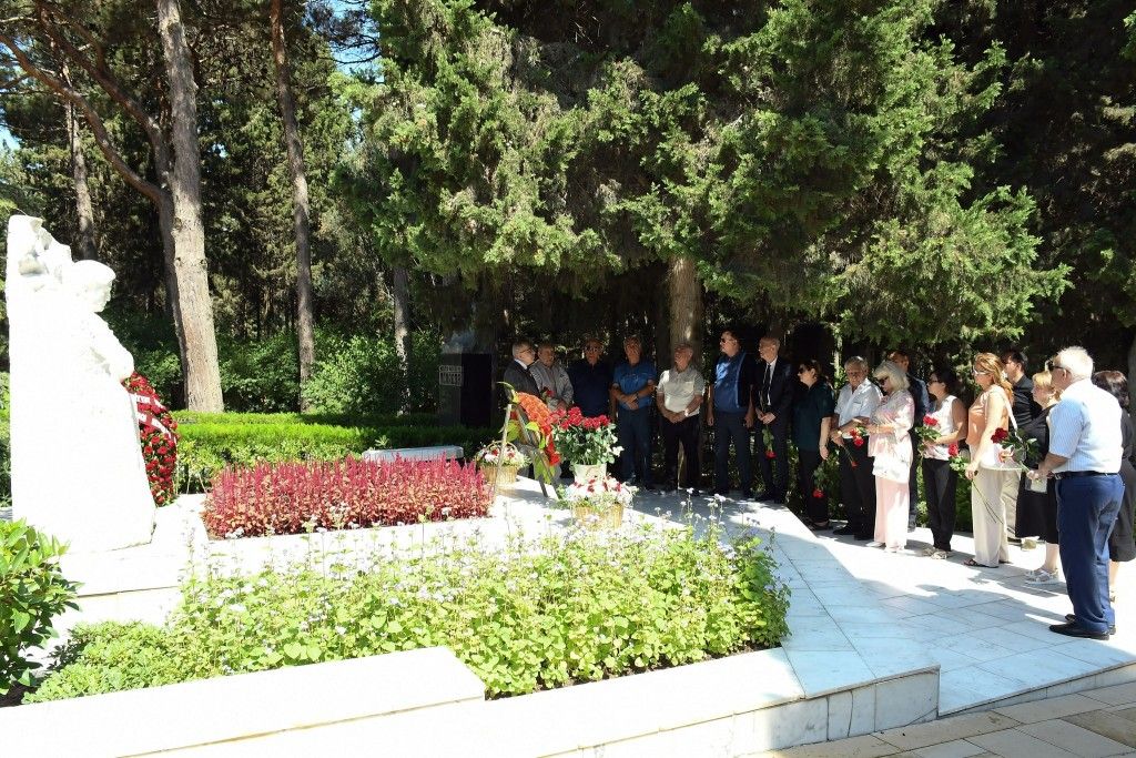 Public and cultural figures pay tribute to Maestro Niyazi [PHOTOS]