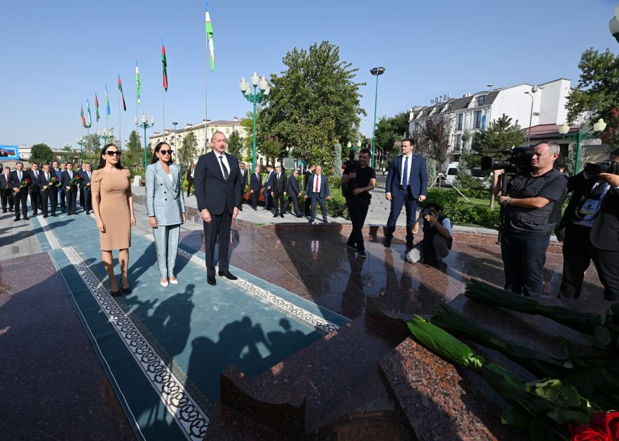 President Ilham Aliyev pays tribute to National Leader Heydar Aliyev in Tashkent [PHOTOS]