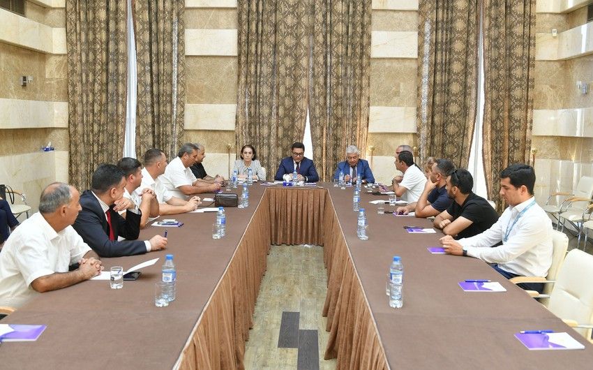 Azerbaijan's  Central Election Commission hosts press group meeting