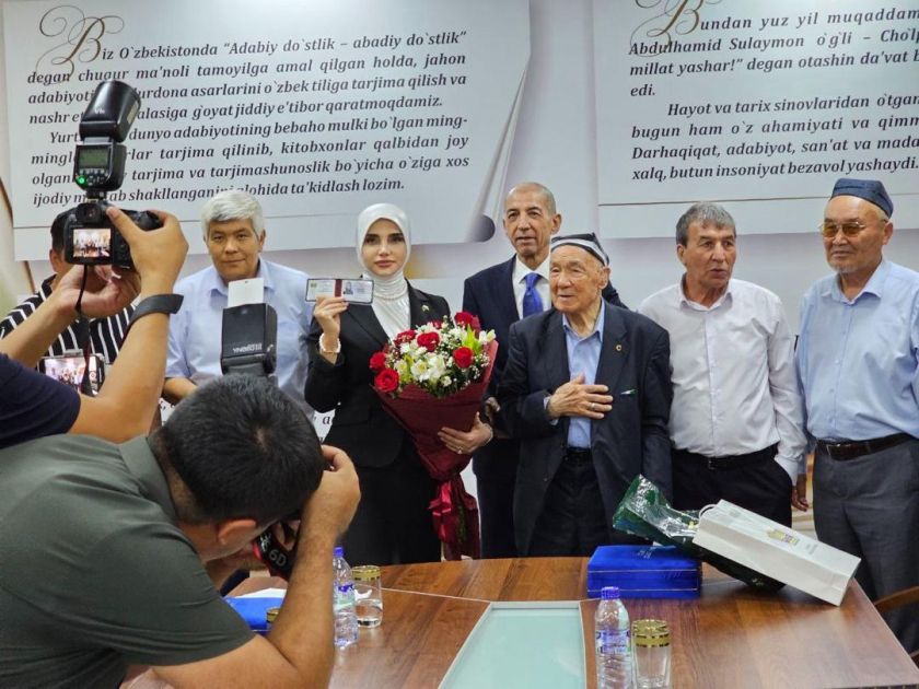 Azerbaijani poetess elected honorary member of Uzbekistan Writers' Union [PHOTOS]