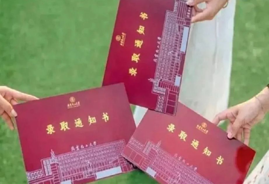 Chinese University sent out unusual carbon fiber letters to students