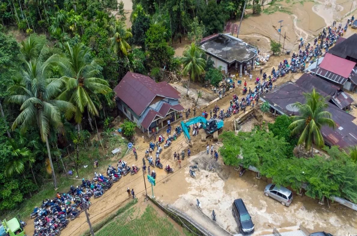 Death toll from Indonesia's flash floods rises to 13