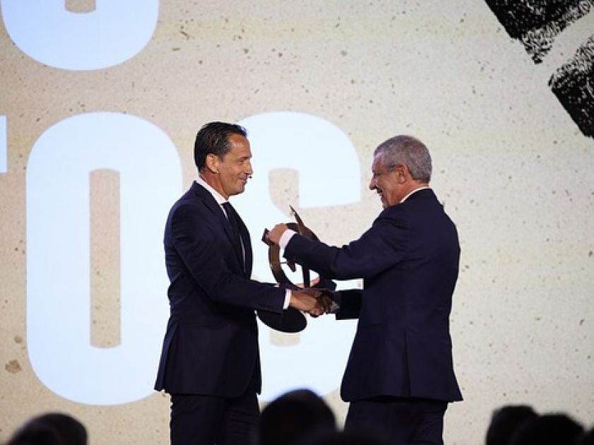 Head coach of Azerbaijan national football team awarded in Portugal [PHOTOS]