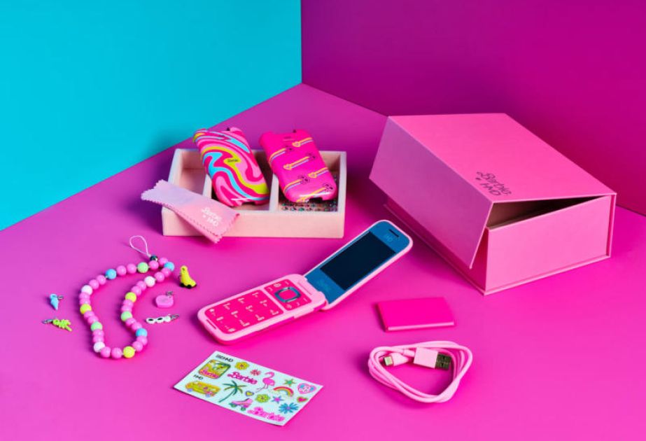 "Charming" HMD Barbie phone clamshell phone presented