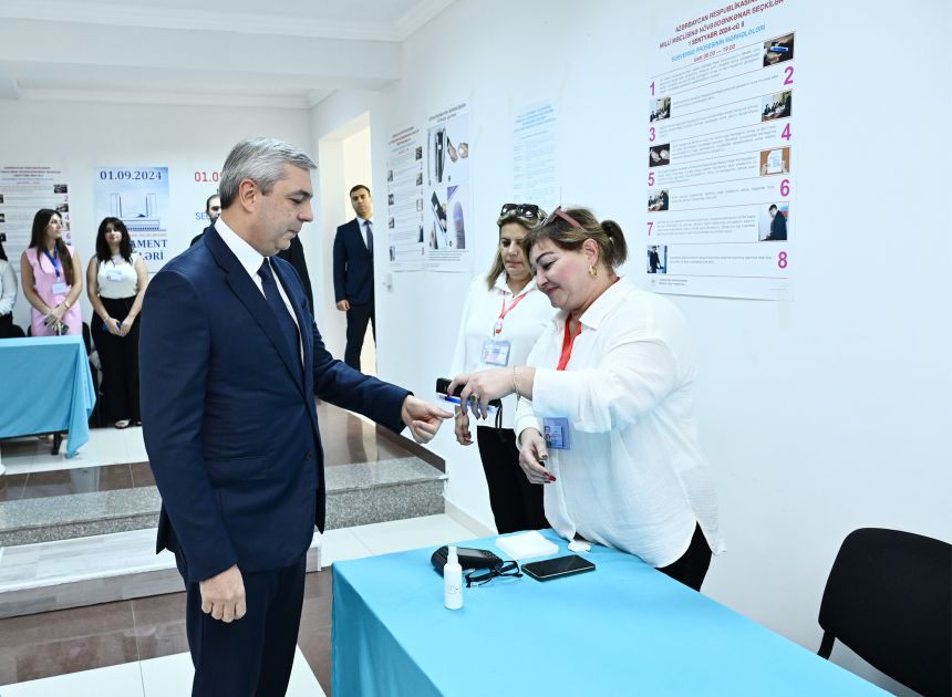 Head of presidential administration casts his vote in Parliamentary Elections