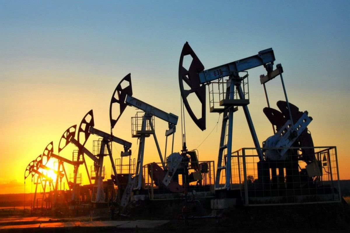 Price of "Azeri Light" oil drops slightly on World Market